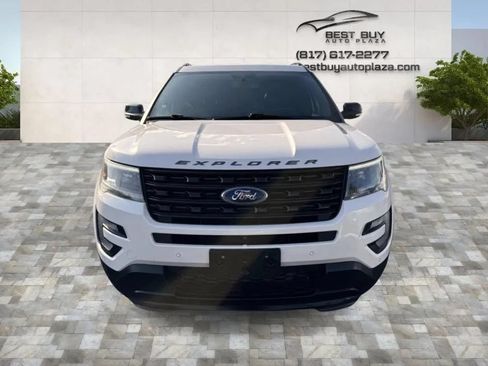 Used 2017 Ford Explorer Sport w/ Equipment Group 401A AWD/4WD image 2