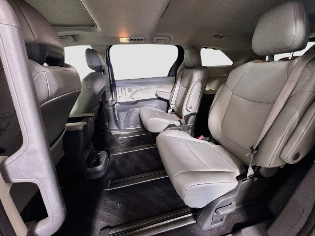 Used 2023 Toyota Sienna XLE AWD/4WD image 27