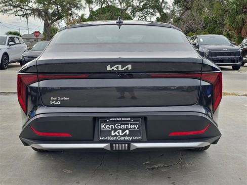 New 2025 Kia K4 LXS image 8