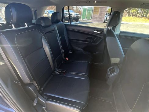 Used 2021 Volkswagen Tiguan SE w/ Panoramic Sunroof Package image 15