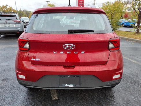 Used 2024 Hyundai Venue SEL image 6