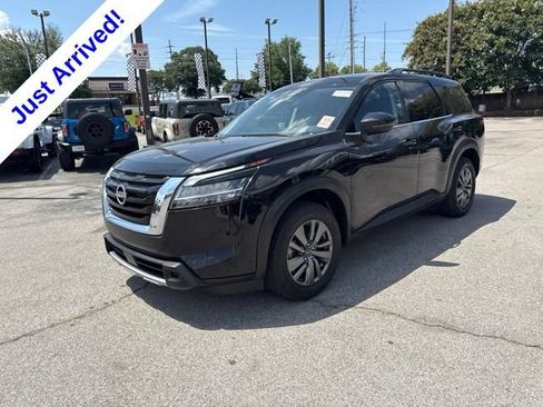 Used 2025 Nissan Pathfinder SV AWD/4WD image 7