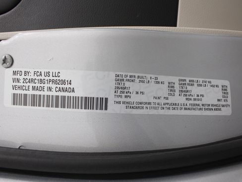 Used 2023 Chrysler Pacifica Touring-L FWD image 40