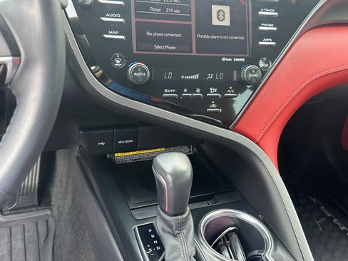 Used 2020 Toyota Camry XSE FWD image 29
