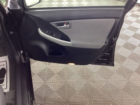 Used 2015 Toyota Prius Two image 9