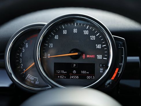 Used 2019 MINI Cooper 2-Door Hardtop w/ Storage Package image 26