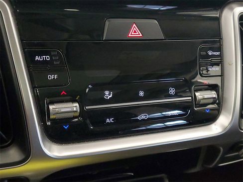 Used 2023 Kia Sorento S w/ Panoramic Sunroof Package image 22