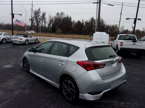 Used 2018 Toyota Corolla iM image 7