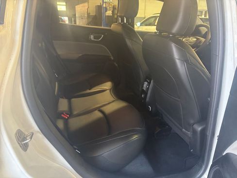 Used 2025 Jeep Compass Limited image 39