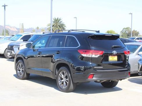 Used 2019 Toyota Highlander Plus FWD image 18