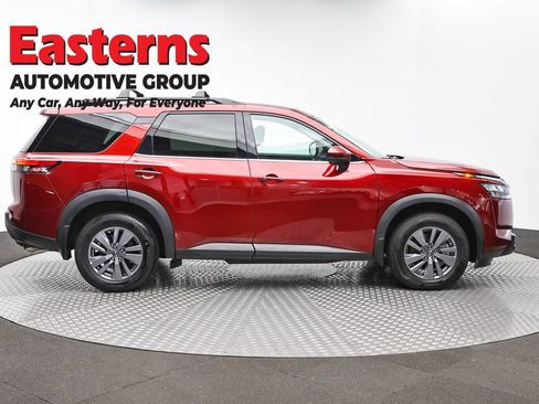 Used 2024 Nissan Pathfinder SV AWD/4WD image 4