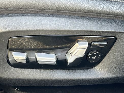 Used 2020 BMW 740i w/ M Sport Package image 18