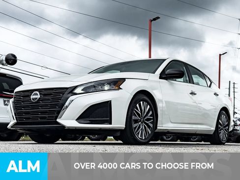 Used 2025 Nissan Altima 2.5 SV FWD image 2