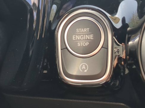 Used 2025 Mercedes-Benz GLA 250 image 14