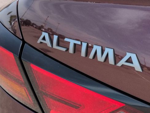 Used 2023 Nissan Altima 2.5 SV FWD image 12
