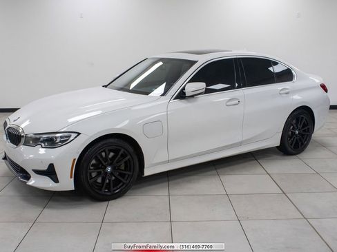 Used 2021 BMW 330e w/ Convenience Package image 1