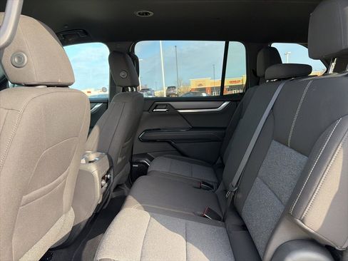 Used 2025 GMC Acadia Elevation image 9