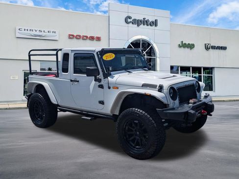 Used 2012 Jeep Wrangler Unlimited Sahara w/ Connectivity Group AWD/4WD image 1