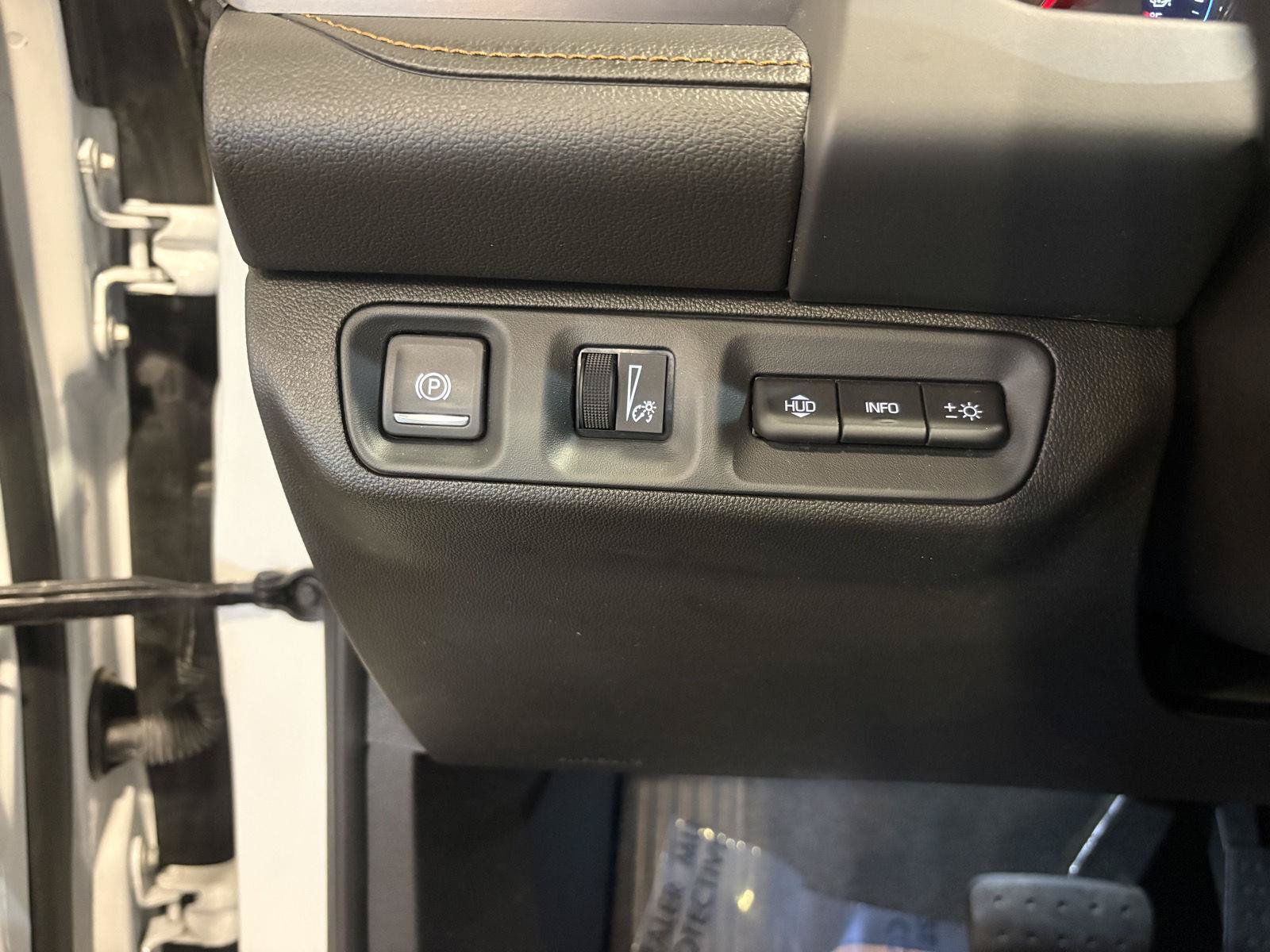 Used 2023 GMC Acadia AT4 w/ Technology Package AWD/4WD image 28
