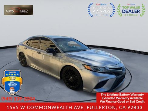 Used 2019 Toyota Camry SE FWD image 5