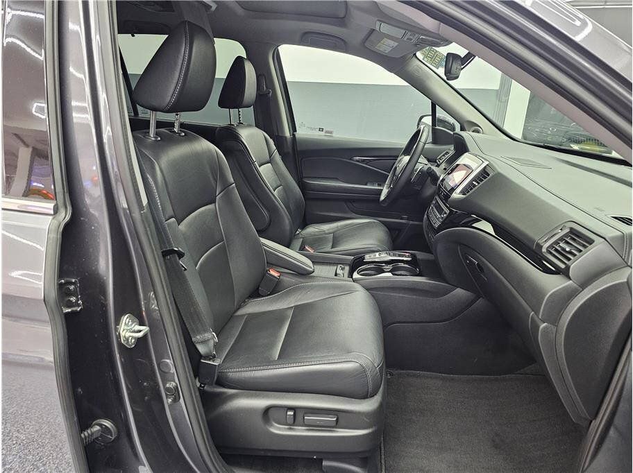 Used 2017 Honda Pilot Touring image 16