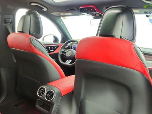 Used 2025 Mercedes-Benz GLC 300 4MATIC image 26