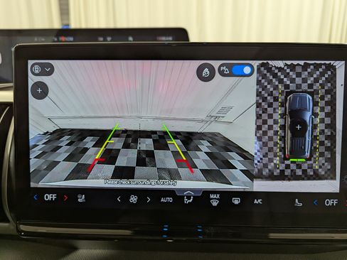 Used 2025 Ford Expedition Active image 30