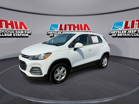 Used 2017 Chevrolet Trax LS AWD/4WD image 4