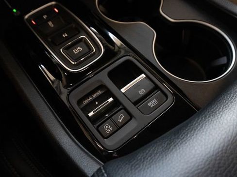 Used 2025 Honda Pilot EX-L image 30