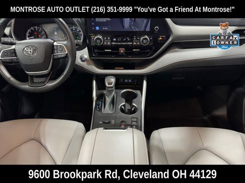 Used 2023 Toyota Highlander XLE image 2