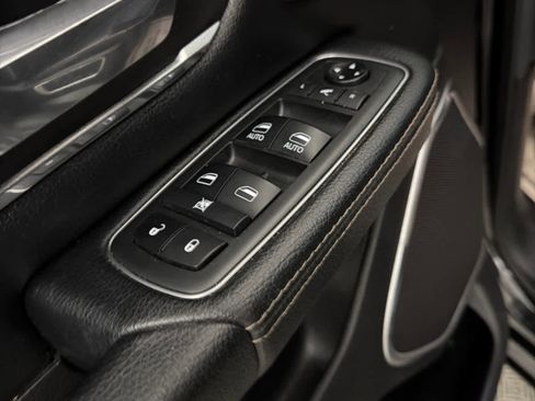 Used 2019 RAM 1500 Laramie AWD/4WD image 23