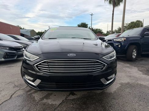 Used 2017 Ford Fusion SE w/ Fusion SE Technology Package FWD image 2