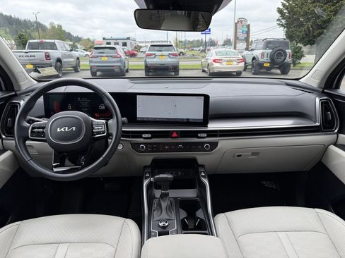 Certified 2025 Kia Sorento S FWD image 28
