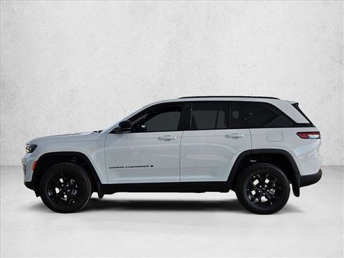 New 2025 Jeep Grand Cherokee Altitude image 5