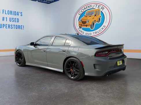 Used 2017 Dodge Charger R/T image 3