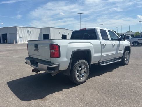Used 2017 GMC Sierra 2500 SLE w/ HD SLE Preferred Plus Package AWD/4WD image 9