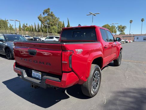 Used 2024 Toyota Tacoma TRD Sport w/ TRD Sport Upgrade Package RWD image 8