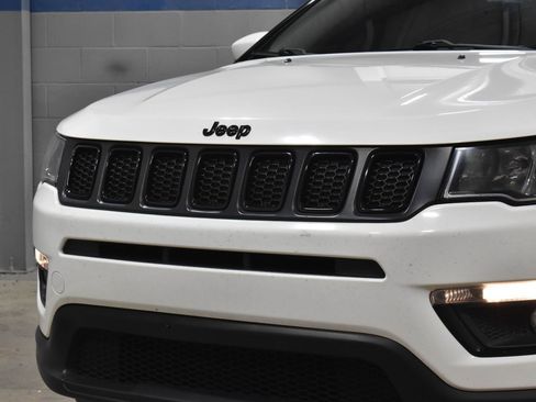 Used 2019 Jeep Compass Latitude FWD image 30