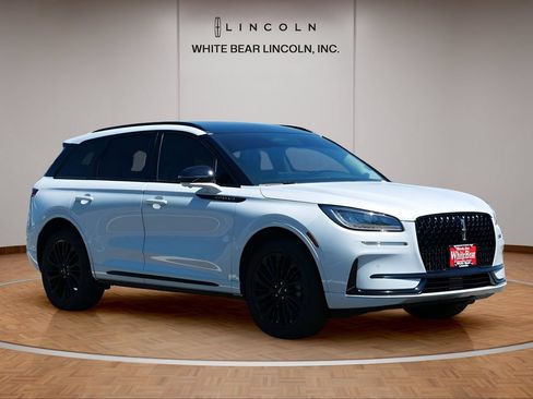 Used 2025 Lincoln Corsair AWD w/ Equipment Group 101A image 3