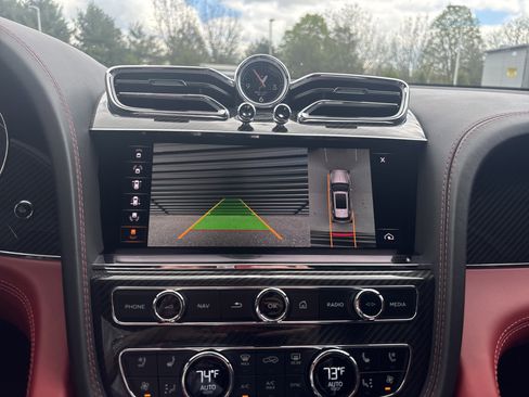Used 2022 Bentley Bentayga AWD/4WD image 21