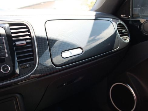 Used 2014 Volkswagen Beetle R-Line image 32