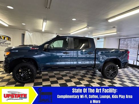 Used 2022 Chevrolet Silverado 1500 Custom Trail Boss w/ LPO, Dark Essentials Package image 3