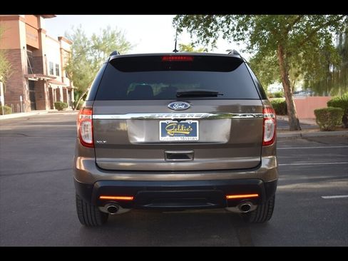 Used 2015 Ford Explorer XLT w/ Equipment Group 202A FWD image 9