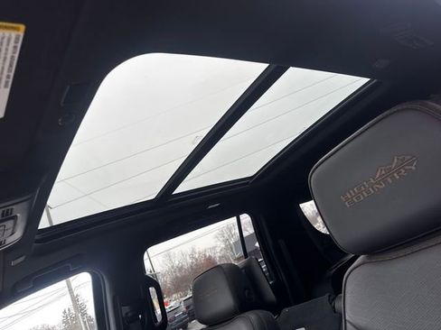 Used 2021 Chevrolet Suburban High Country image 6