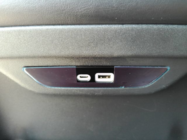 Used 2025 Chrysler Pacifica Limited FWD image 32