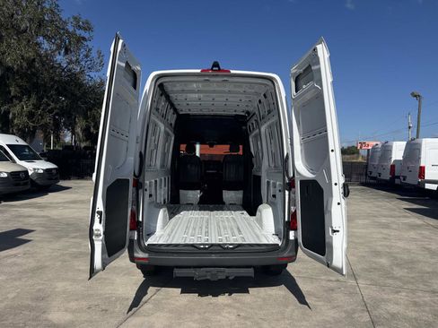 Used 2024 Mercedes-Benz Sprinter 2500 image 9