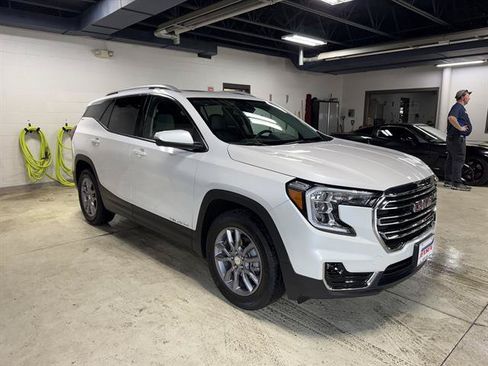 Certified 2023 GMC Terrain SLT w/ Infotainment Package II AWD/4WD image 3