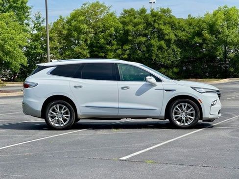 Used 2024 Buick Enclave Premium w/ Experience Buick Package FWD image 9