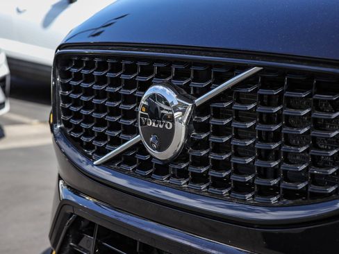 Used 2025 Volvo XC60 B5 Plus w/ Climate Package image 3