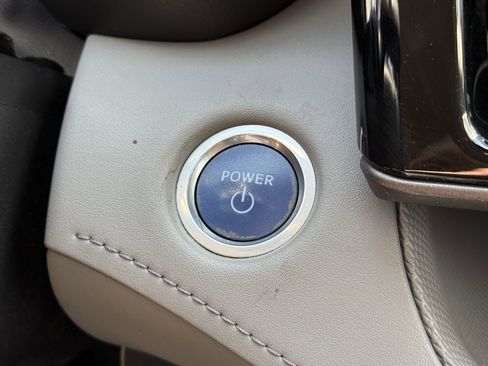 Used 2021 Toyota Highlander Limited image 24